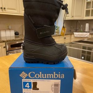 NEVER WORN Columbia toddler snow boot SIZE 4 tags on